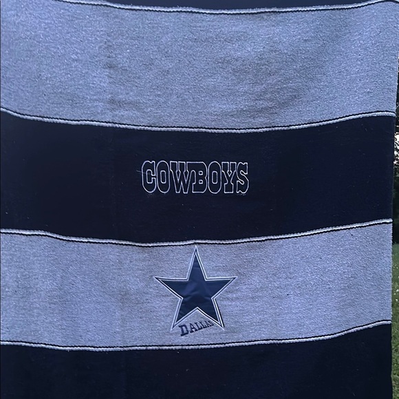 Dallas Star Striped Blanket - Picture 6 of 8